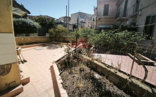 Appartamento con giardino e garage in via Erice zona villaggio musicisti