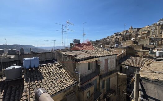 Casa singola con garage in via Di Martino